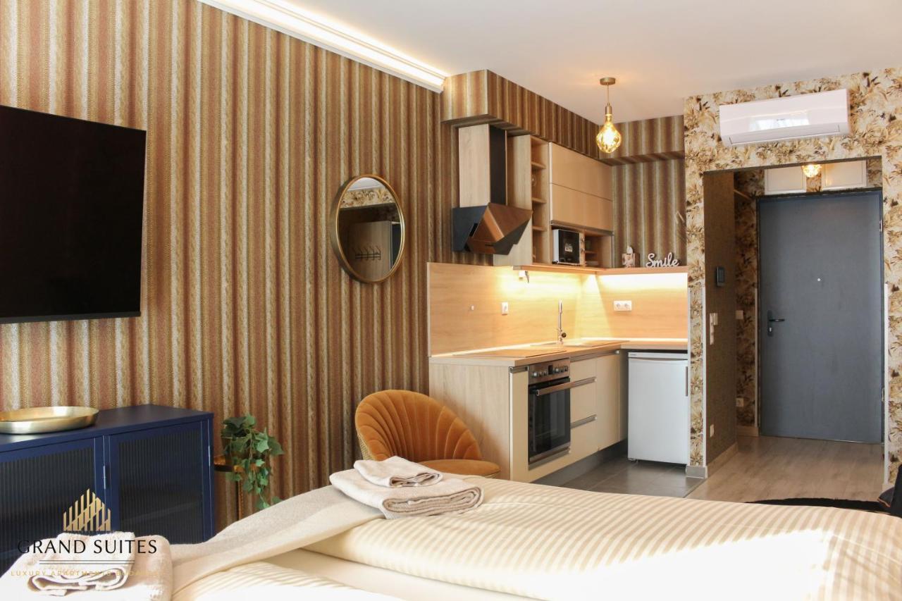Grand Suites Corvin Будапеща Екстериор снимка